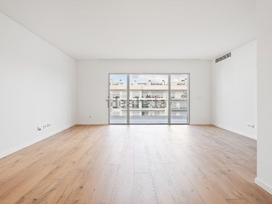 Apartamento T4 à venda na Rua Eusébio Ferreira