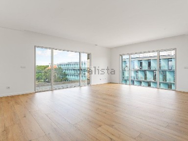 Apartamento T3 à venda na Rua Carlos Lopes
