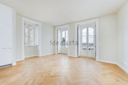 Apartamento T2 à venda na Praça 5 Outubro s/n