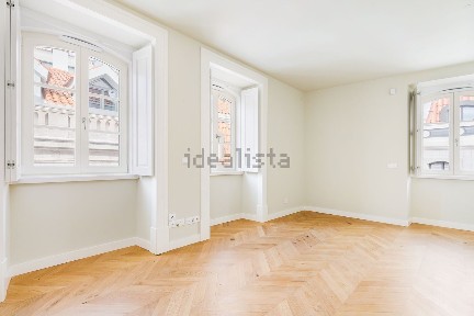 Apartamento T1 à venda na Praça 5 Outubro s/n