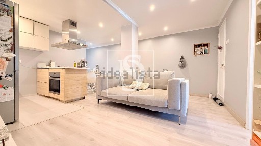 Apartamento T2 à venda na Rua Luís de Camões, 73