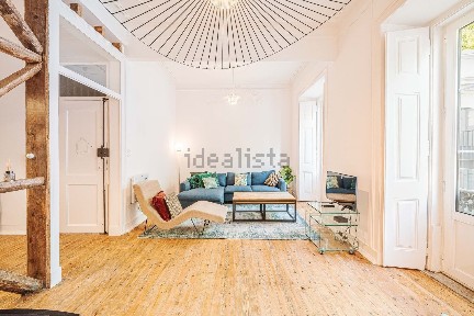 Apartamento T2 à venda na Rua Nova do Loureiro, 24