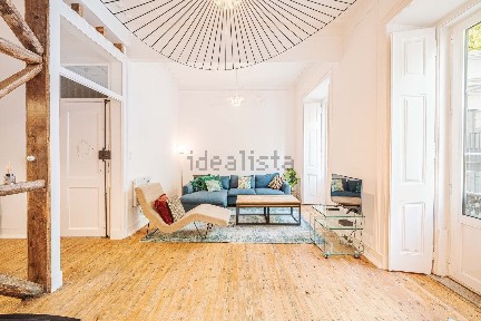 Apartamento T2 à venda na Rua Nova do Loureiro, 24