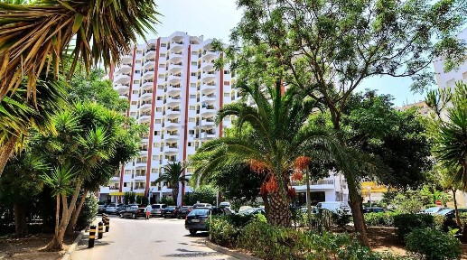 Arrendamento de apartamento T2 na Avenida das Comunidades Lusíadas, 2