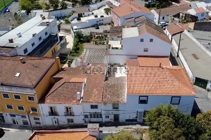 Moradia independente à venda em Calçada Da Cruz, 6