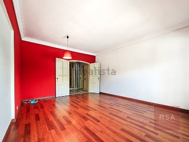 Apartamento T3 à venda na Rua António da Silva