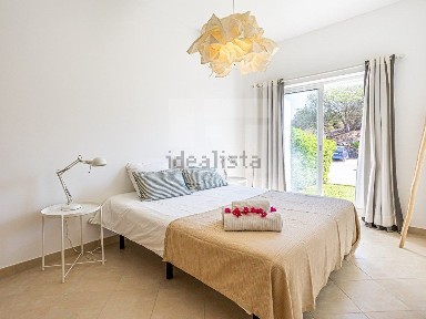 Arrendamento de apartamento T1 na Rua Nova da Amendoeira