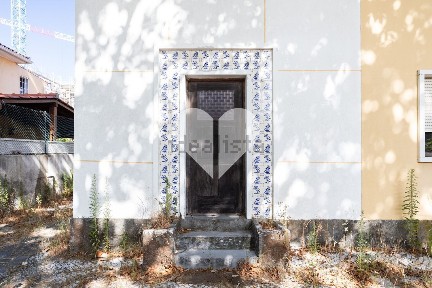 Moradia geminada à venda na Rua Garridas