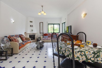 Arrendamento de apartamento T2 na Rua Luís de Stau Monteiro