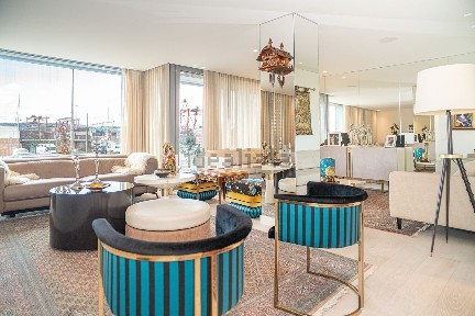 Duplex à venda na Avenida 24 de Julho