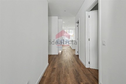 Arrendamento de apartamento T2 na Rua António José de Almeida, 22