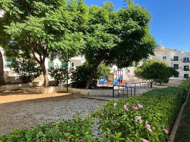 Arrendamento de apartamento T2 na Rua Comendador Domingos de Sousa Uva, 22
