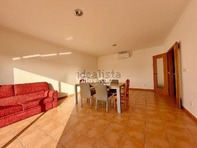 Arrendamento de apartamento T3 na Rua Professor Jaime Aschemann Palhinha