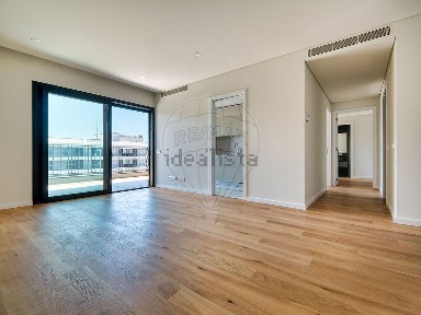 Apartamento T2 à venda na Rua Amadeu de Sousa Cardoso