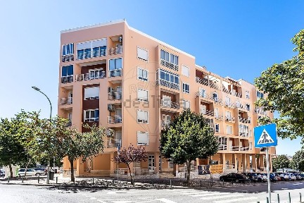 Apartamento T3 à venda na Rua Octávio Homem