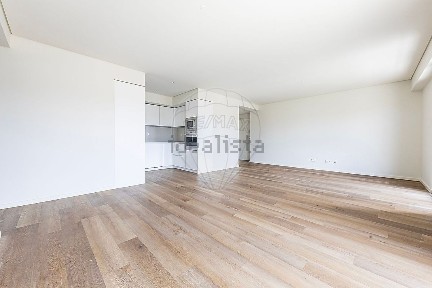 Apartamento T3 à venda na Rua Snu Abecassis