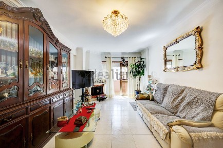 Apartamento T6 à venda na Avenida Cidade de Lisboa, 48