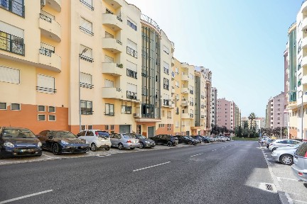 Apartamento T2 à venda na Avenida 25 de Abril