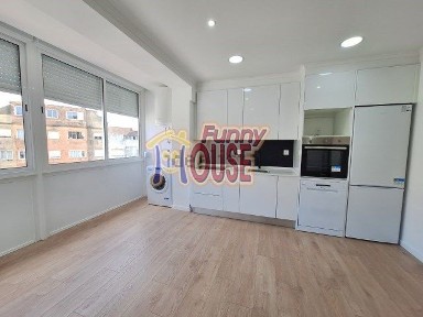 Apartamento T2 à venda na Damaia de Cima