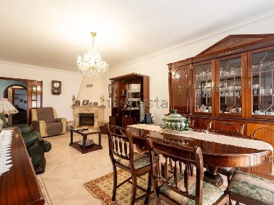 Apartamento T4 à venda na Rua Almirante Gago Coutinho