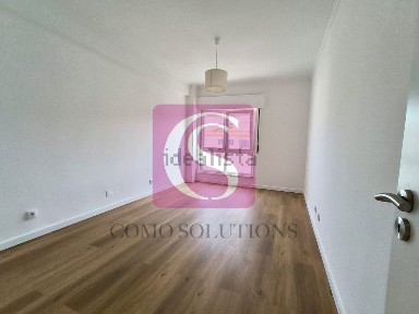 Apartamento T2 à venda na Rua Teófilo Lopes Constantino