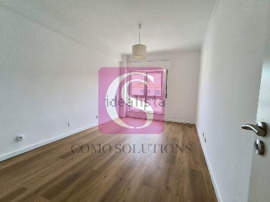 Apartamento T2 à venda na Rua Teófilo Lopes Constantino