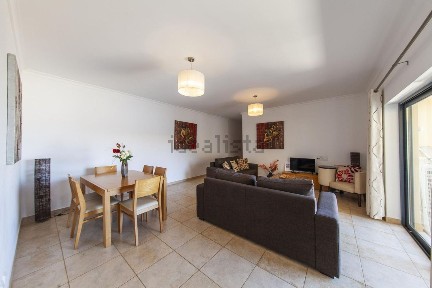 Arrendamento de apartamento T2 na Rua Senhora do Loreto