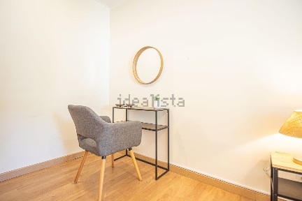 Apartamento T1 à venda na Rua Isabel Mira, 7
