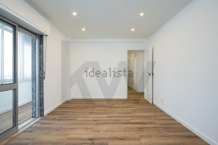 Arrendamento de apartamento T3 na Avenida Doutor Júlio Filipe de Almeida Carrapato