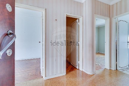 Apartamento T2 à venda no Centro da Amadora