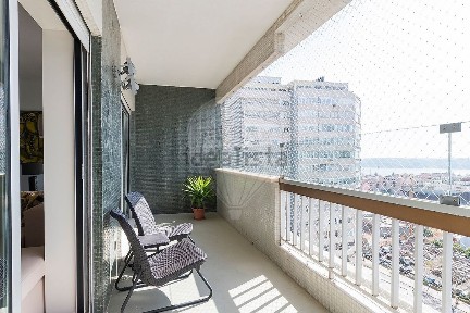 Apartamento T5 à venda na Rua Alfredo Soares