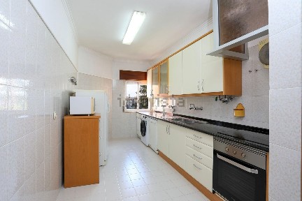 Apartamento T3 à venda na Rua Júlia Leal da Câmara, 5
