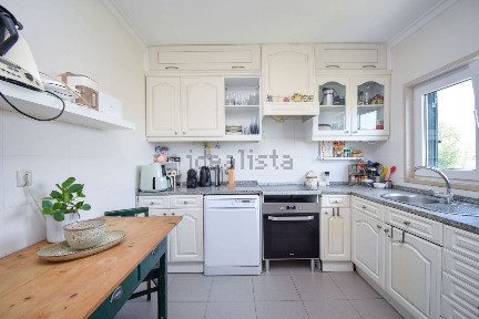 Moradia geminada à venda na Bicesse