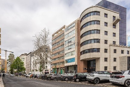 Espaço comercial à venda na Avenida Duque de Ávila