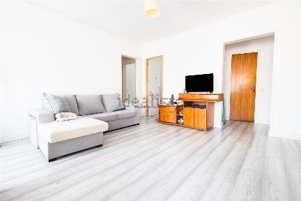 Apartamento T4 à venda na Rua Carlos Relvas
