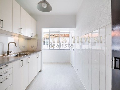 Apartamento T3 à venda na Rua Francisco Cruz, 2