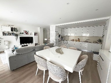 Apartamento T3 à venda na Rua António Ricardo Rodrigues