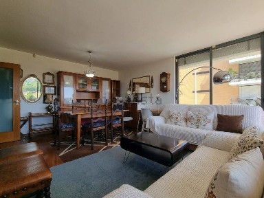 Apartamento T3 à venda na Rua Bernardo Costa