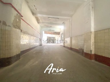 Armazém à venda na Rua Filipe da Mata