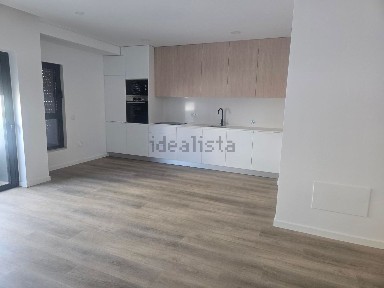 Arrendamento de apartamento T2 na Estrada da Penha s/n