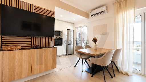 Apartamento T4 à venda na Avenida Marquês de Pombal s/n
