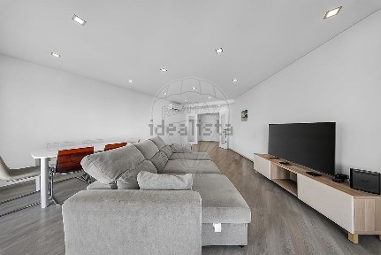 Apartamento T4 à venda na Travessa Engenheiro Rui Nogueira Simões