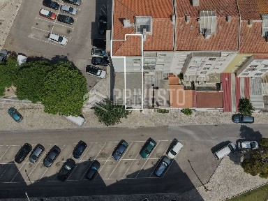 Armazém à venda na Rua São João de Brito, 7