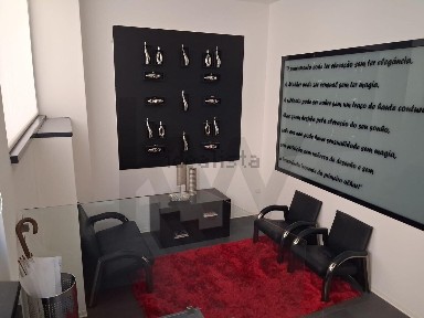 Espaço comercial à venda na Rua Joly Braga Santos s/n