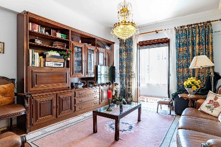 Apartamento T4 à venda em Moscavide e Portela