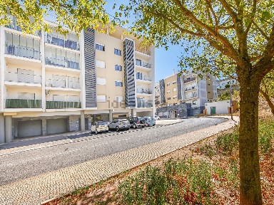 Apartamento T4 à venda na Rua Cesário Verde, 63