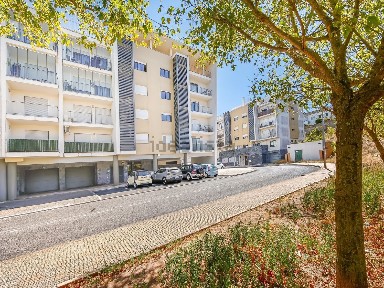 Apartamento T4 à venda na Rua Cesário Verde, 63