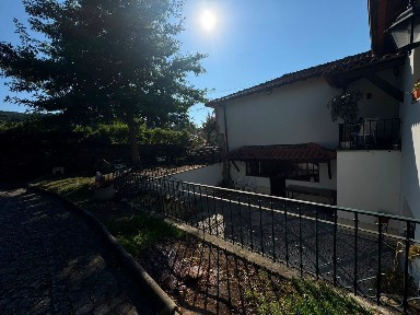 Arrendamento de moradia independente na Rua das Regadas, 118