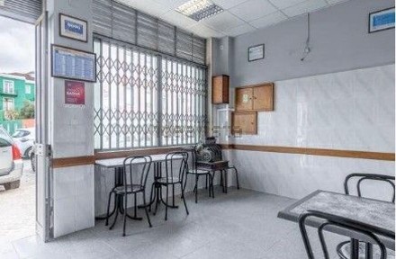 Espaço comercial à venda no Largo Cruz da Era, 5 a