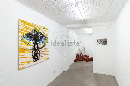 Espaço comercial à venda na Rua da Bombarda